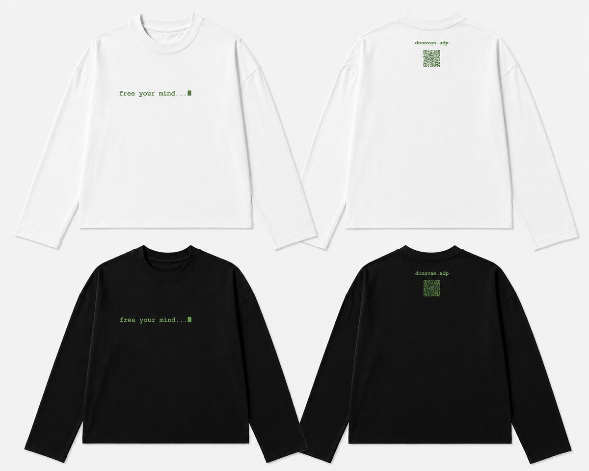 Les deux t-shirts manches longues free your mind…, blanc et noir, vus de face et de dos. Devant : l’inscription free your mind… et un curseur. Au dos : donovan.adp et un QR code.